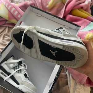 4 retros sp good mint condition worn only once